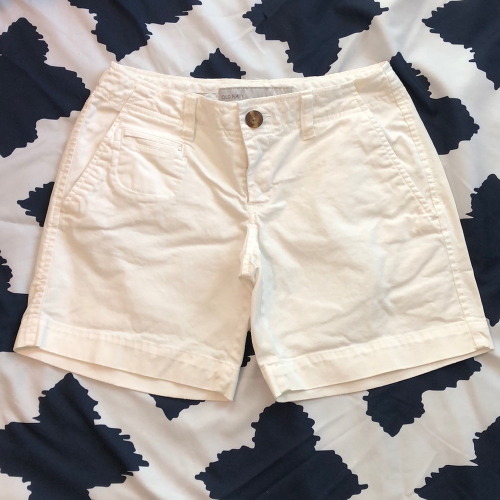 3/$20 Old Navy White Shorts 6-inch Inseam Size 0